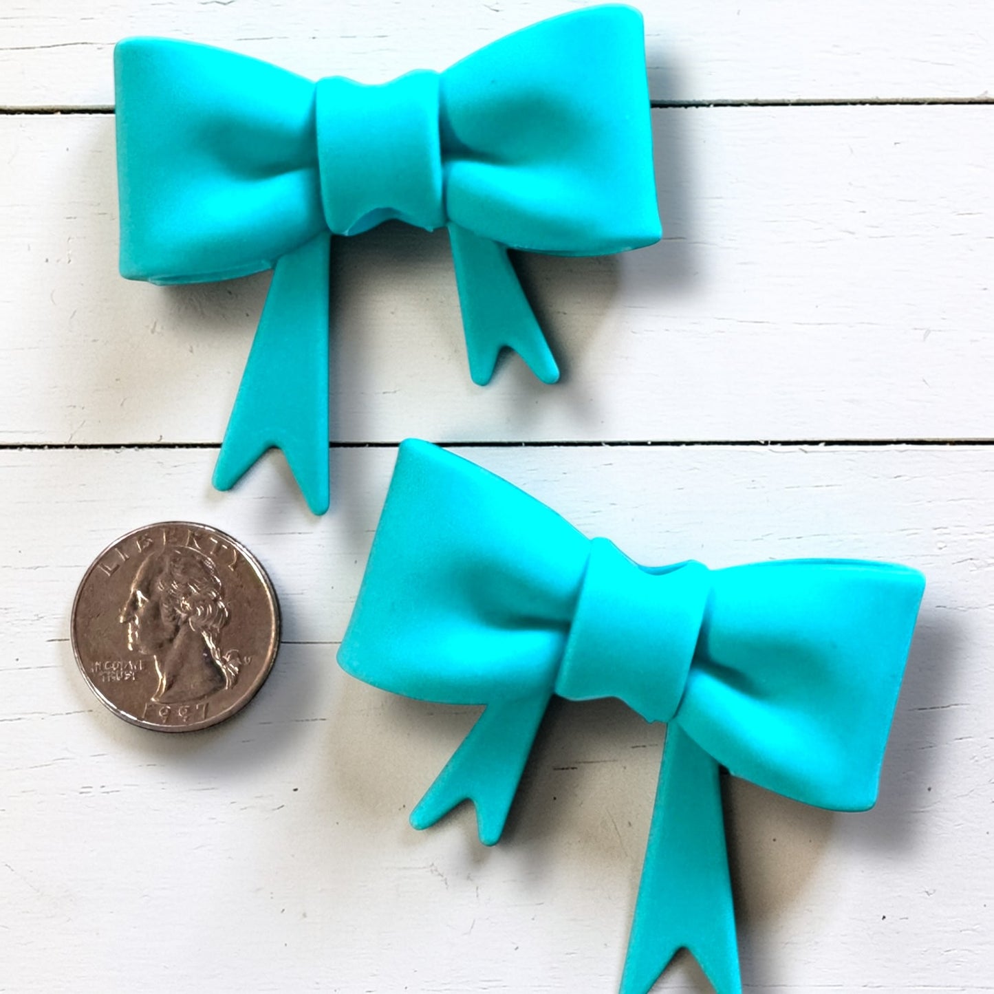 X109- "Aqua Bow"  Silicone Focal / Straw Topper (Large) (1 Count)