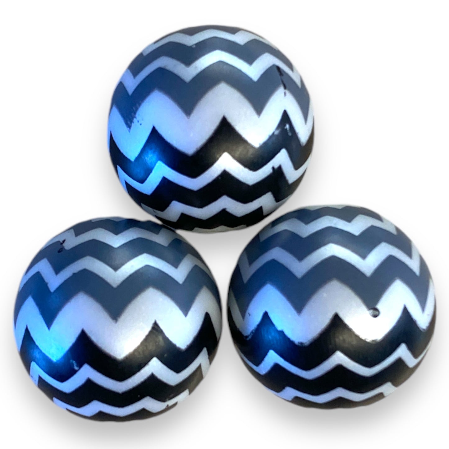 Z/72- 20mm Gray & Black Chevron (1 Count) Acrylic Beads