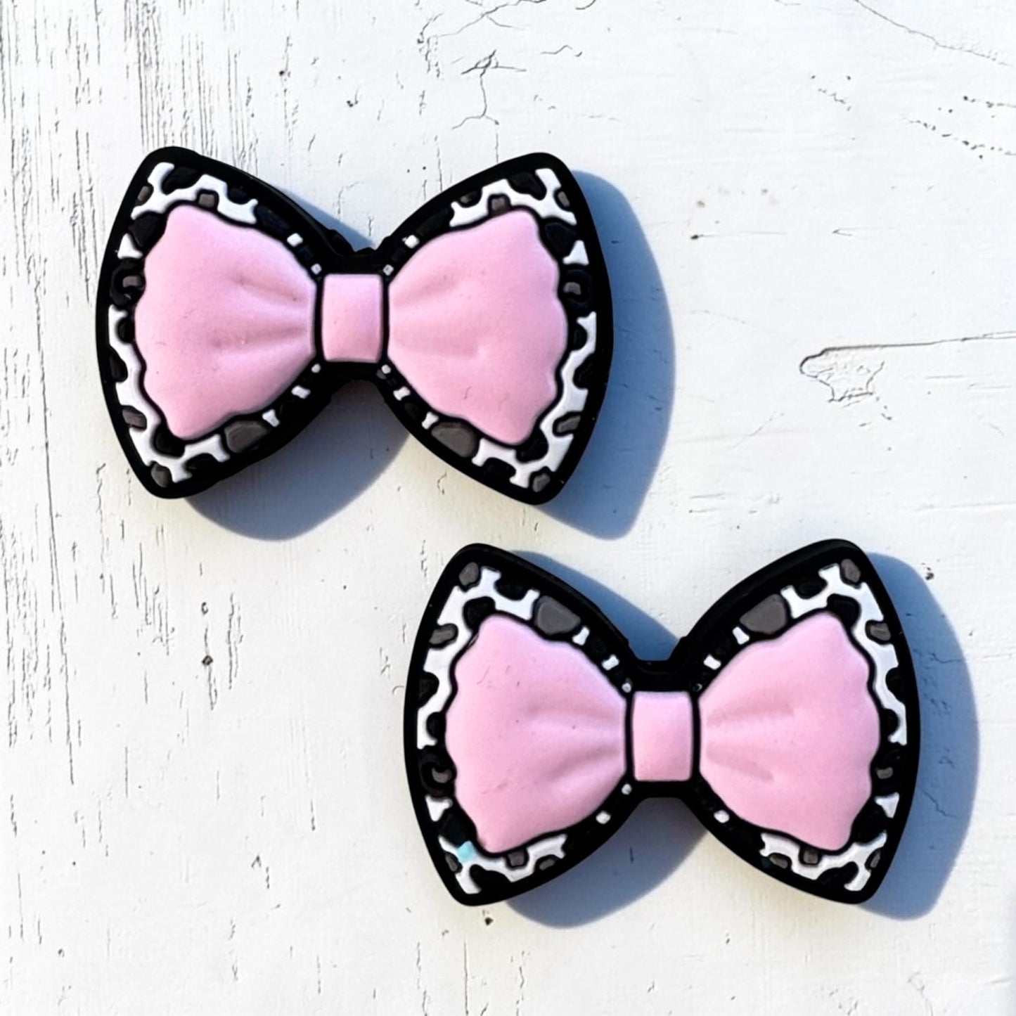 X217- "Light Pink Cow Bow"  Silicone Focal Bead for DIY Crafts (1 Count)