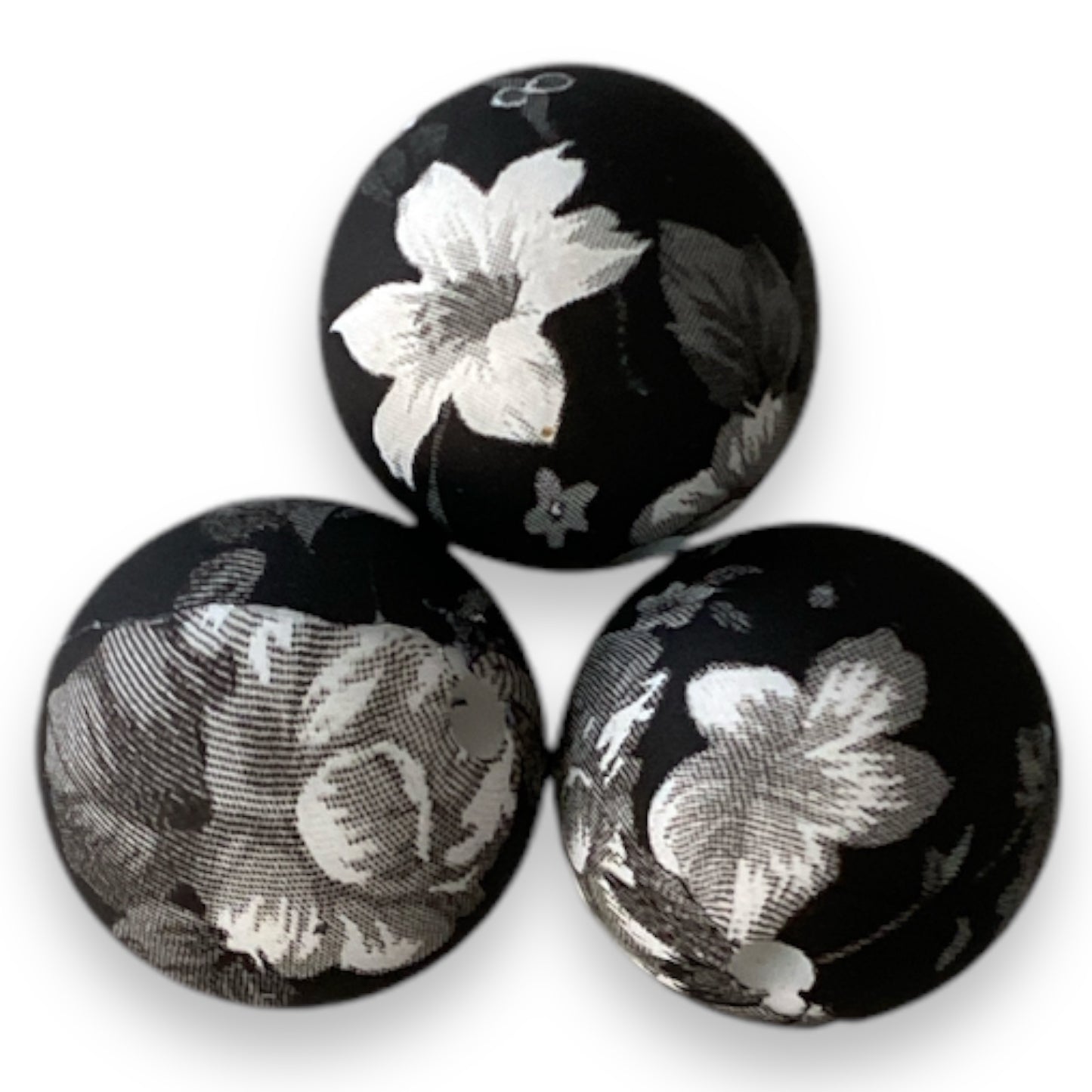 #723 - 19mm- P-39 "Night Flower" Silicone Beads