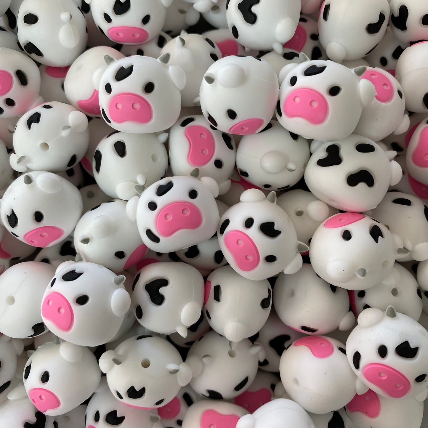 X427 -  “3D Cow Face" Silicone Focal Bead (1 Count)