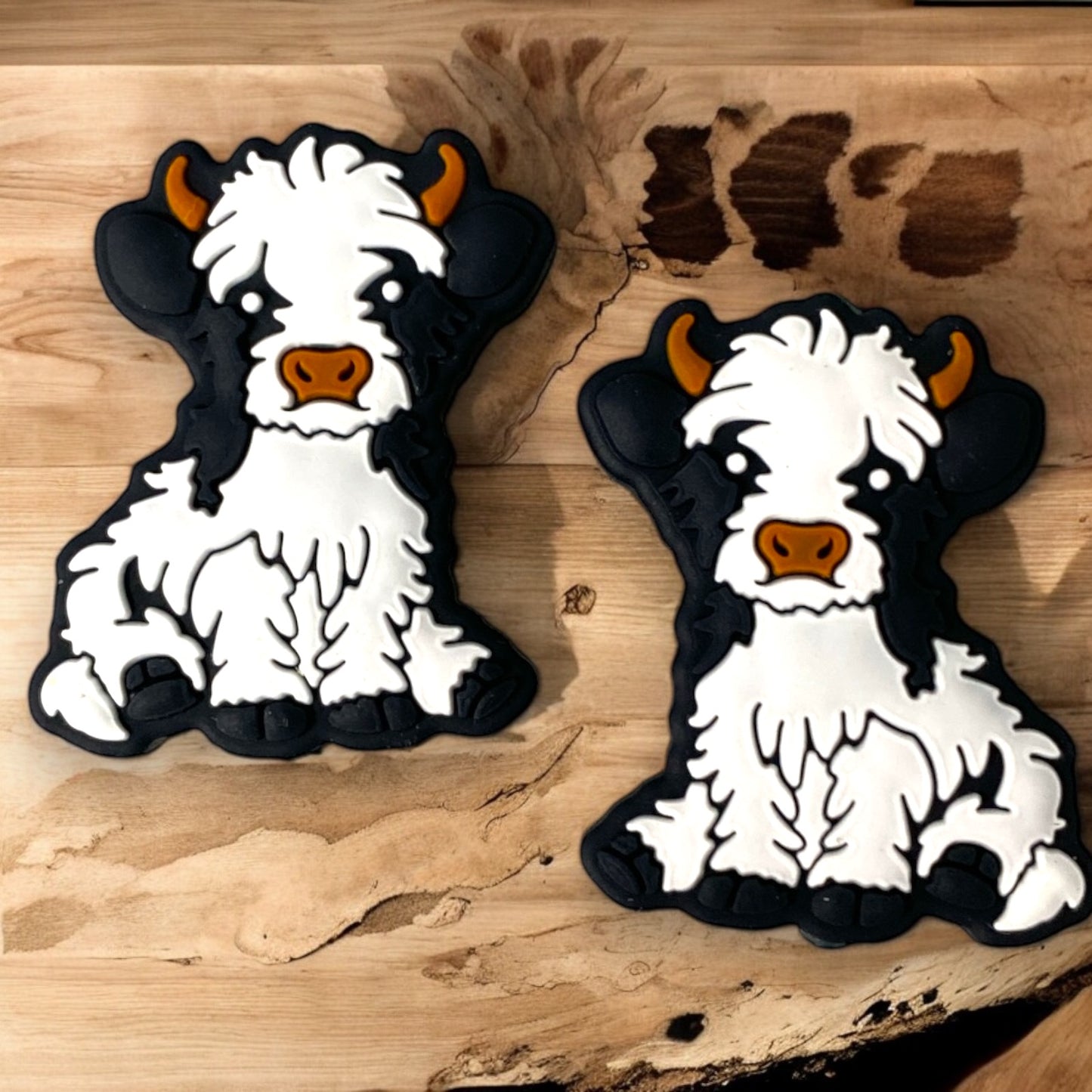 T127-   "Shaggy Cow” Silicone Focal Bead (1 Count)