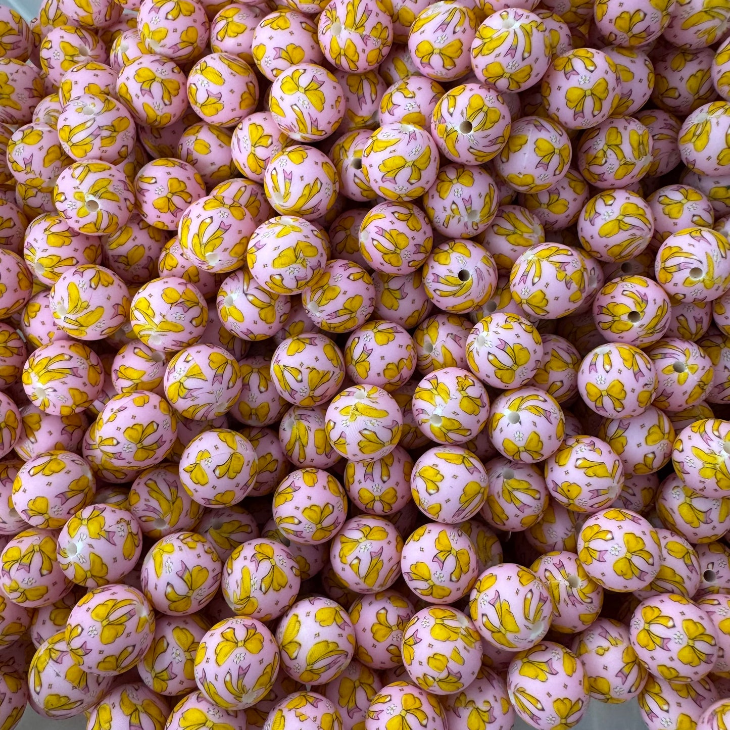 T415- 15mm "Pink Pencil Bow" Pattern Silicone Beads