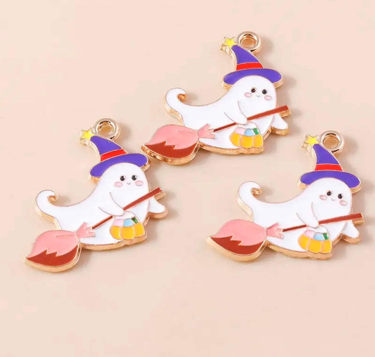 Q-A150- Cutie Ghost Charm (1 Count)