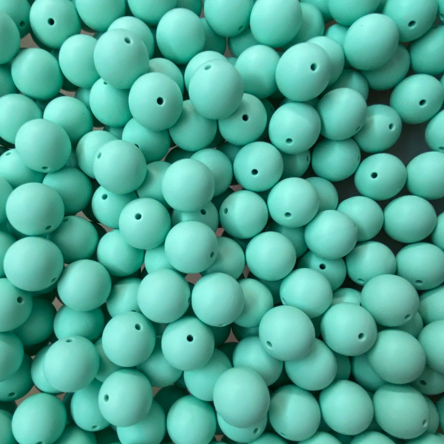 29 / 15mm - Mint Silicone Bead