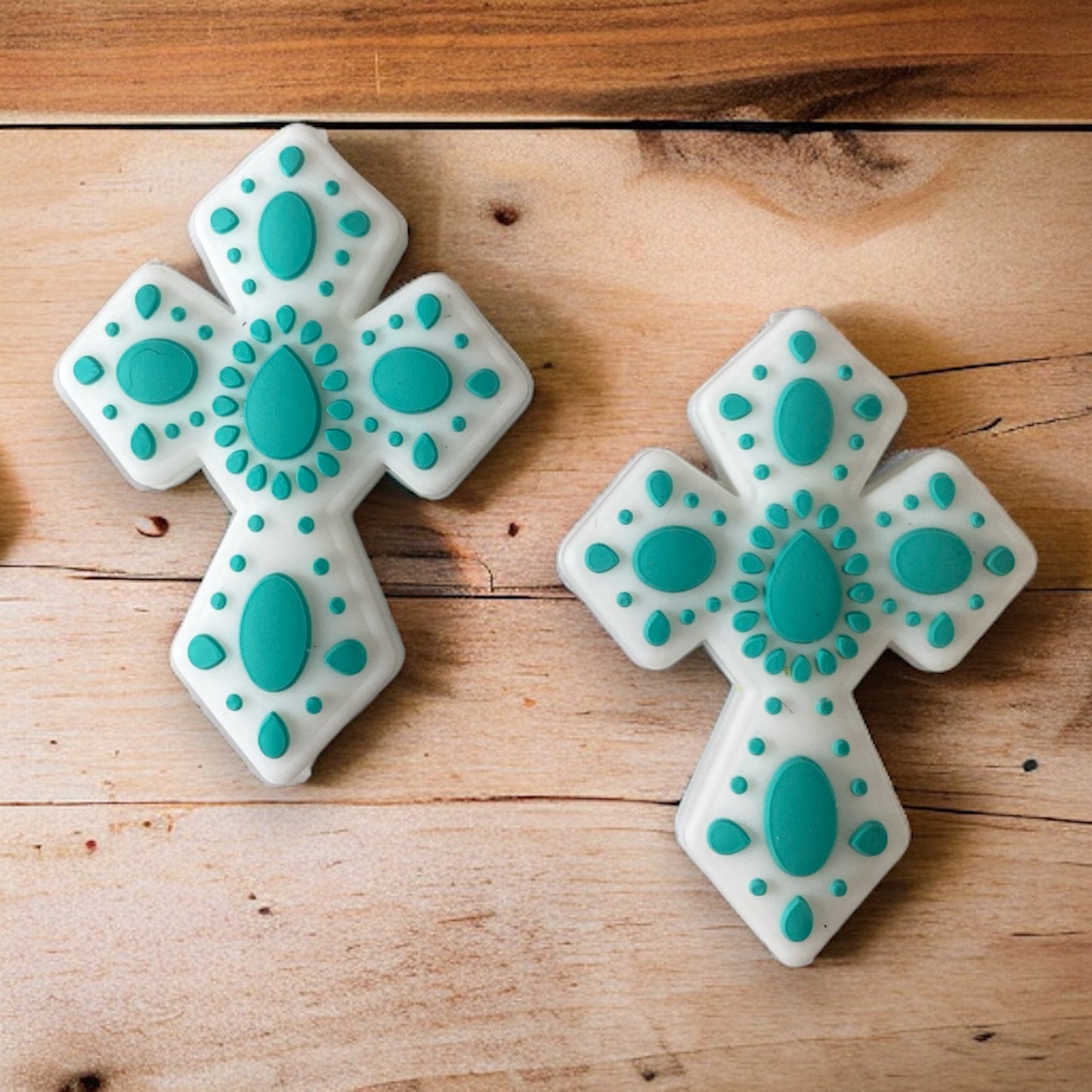 X479 - “Turquoise & White Cross” Silicone (1 Count) Focal Bead