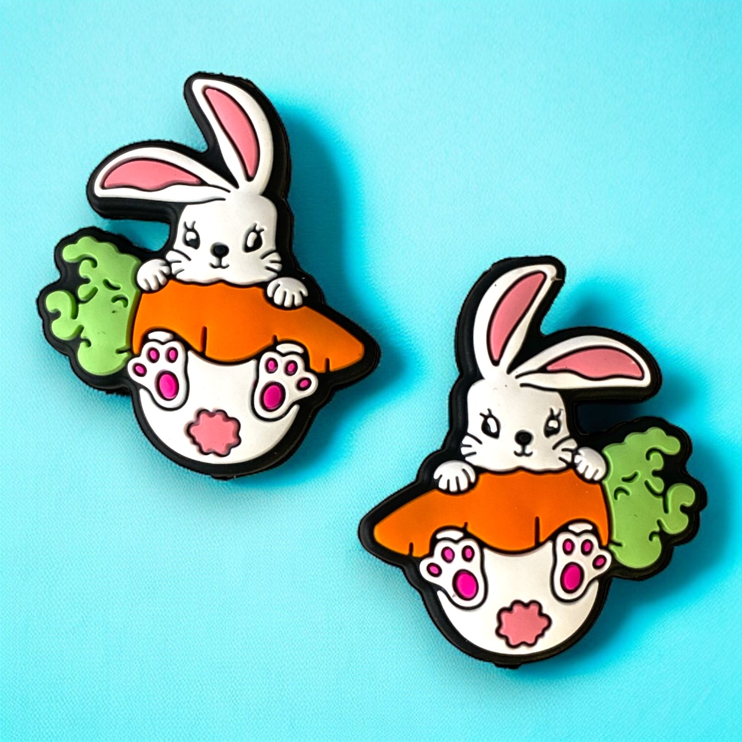 h877 - “Bunny With Carrot” Silicone Focal Bead (1 Count)