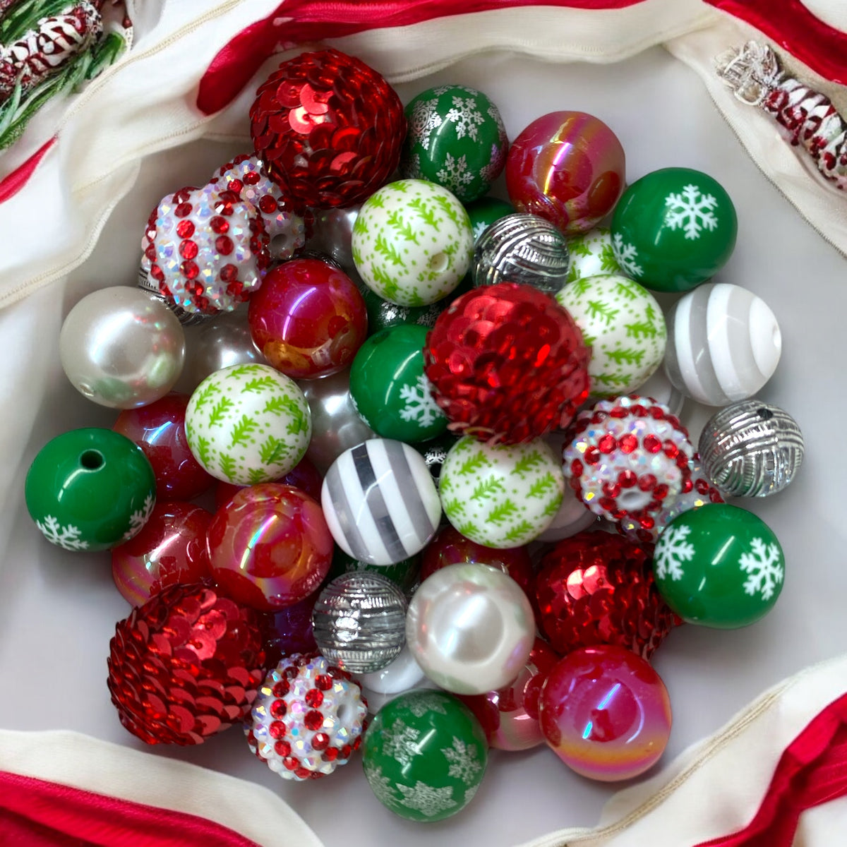 20- M46 - 20mm Christmas 2024 (50 Count) Bead Pack