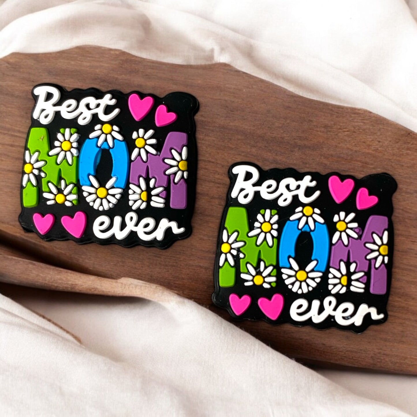 e634 - "Best Mom Ever” Silicone Focal Bead (1 Count)