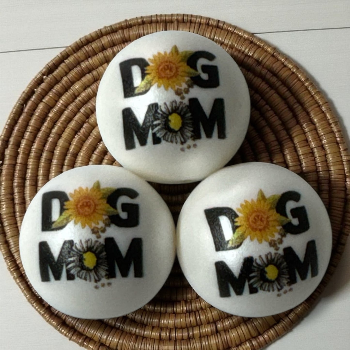 #156- 20mm "Dog Mom" Printed Acrylic Pearl Bead
