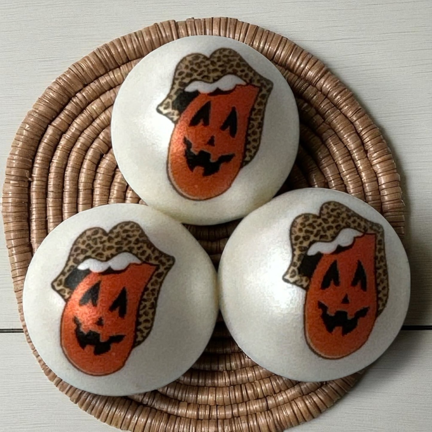 #157- 20mm "Pumpkin Leopard Lips" Printed Acrylic Pearl Bead