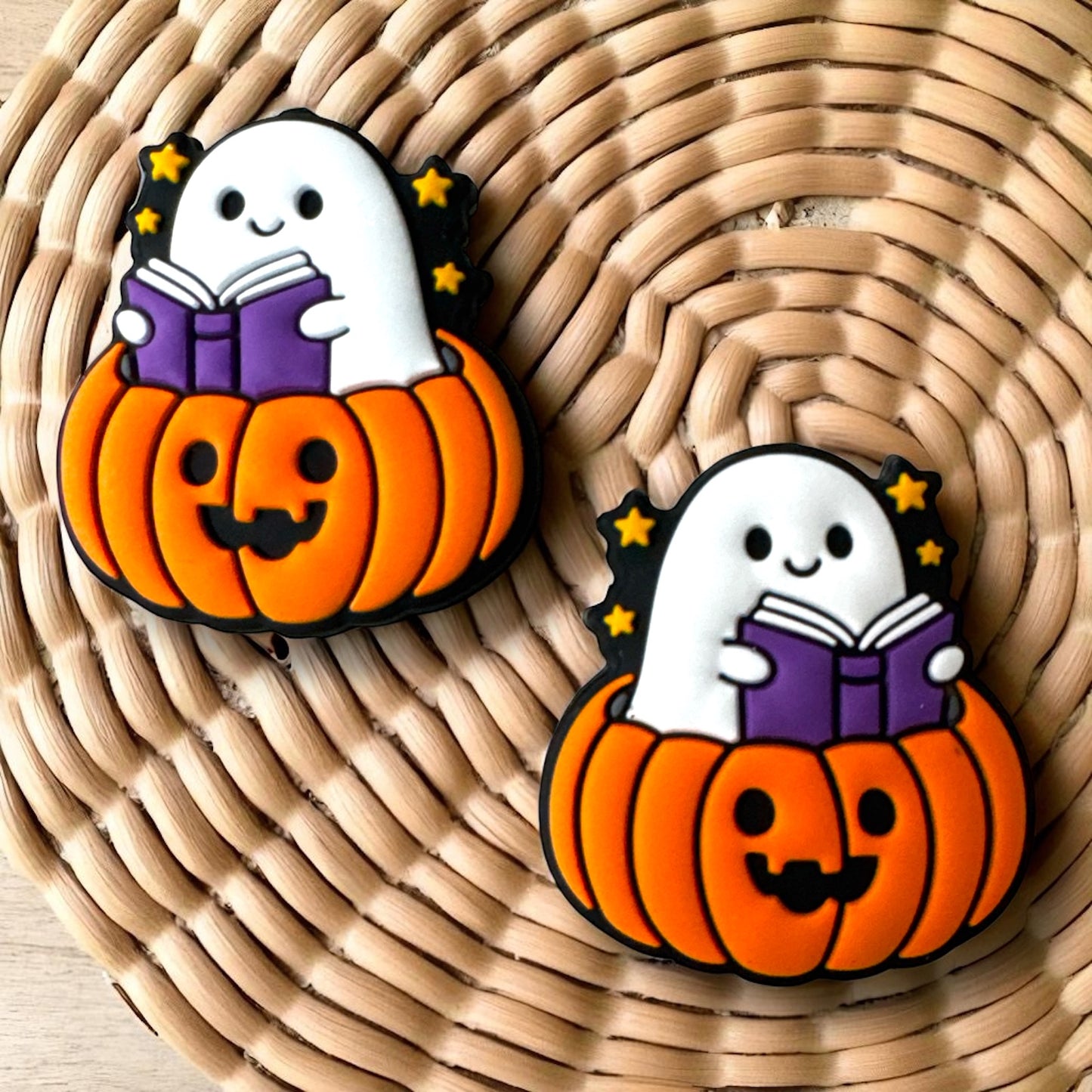 h930- "Reading Ghost" Silicone Focal Bead