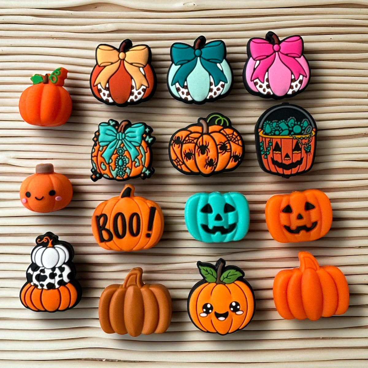 A79-   "Pumpkin" Silicone Focal 15 Bead Set