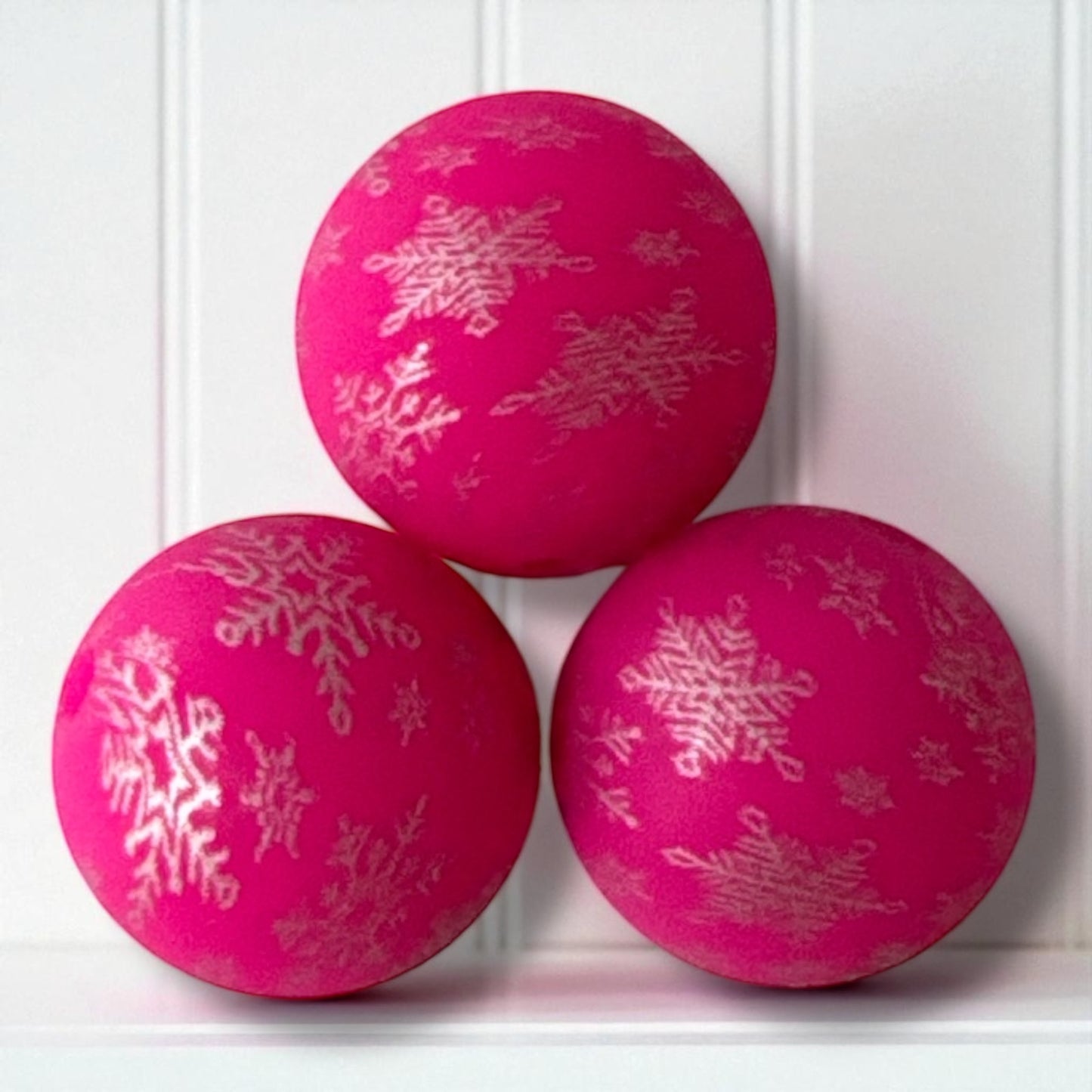 T45- 15mm “Posh Pink Snowflakes” Silicone Beads