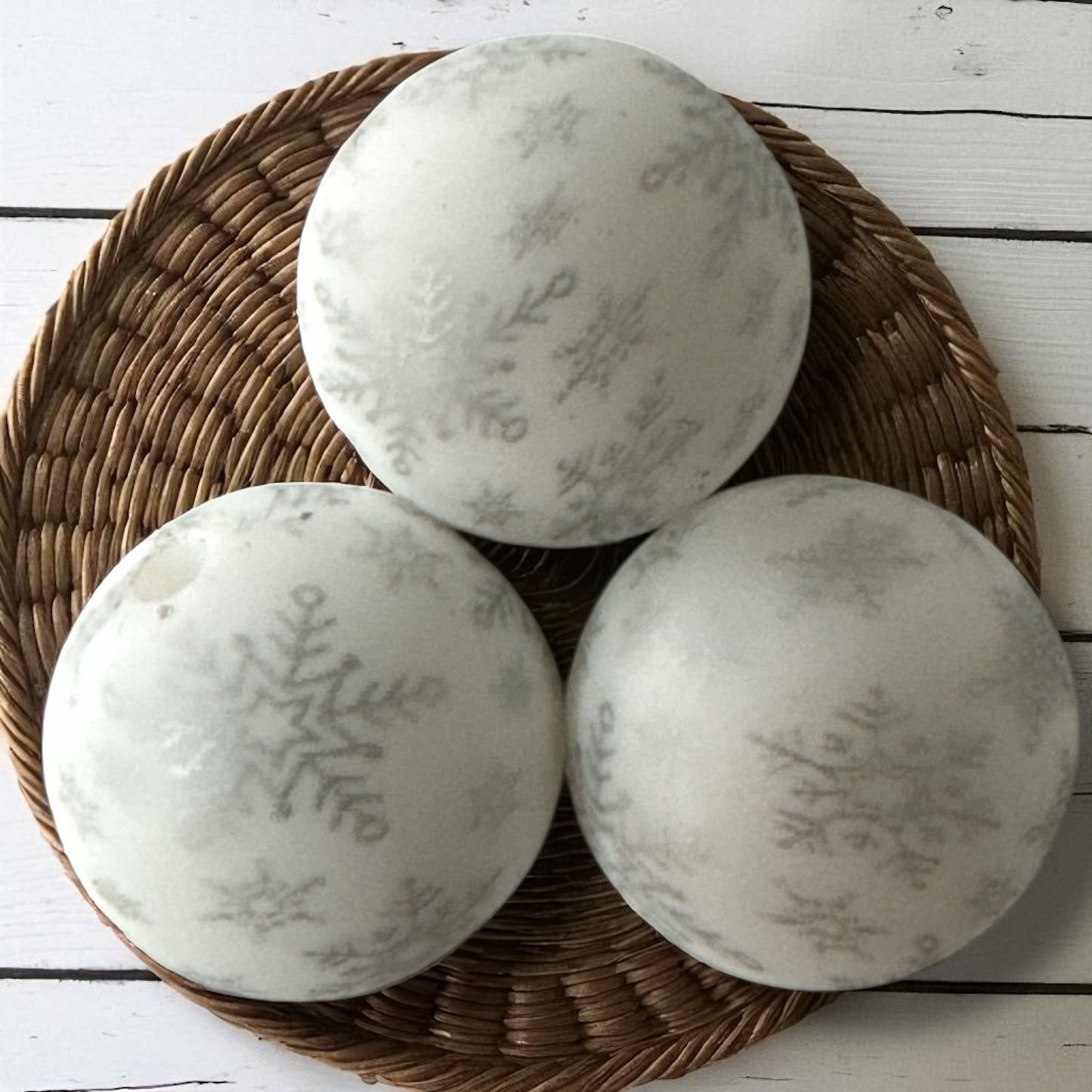 T81- 15mm “Silver & White Snowflakes” Silicone Beads