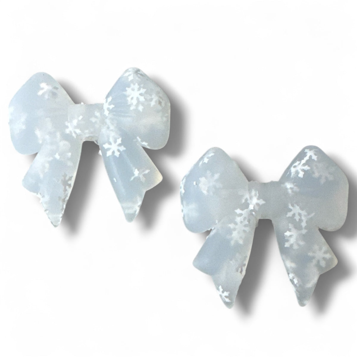 X56- "White Snowflake Bow" Silicone Focal Bead