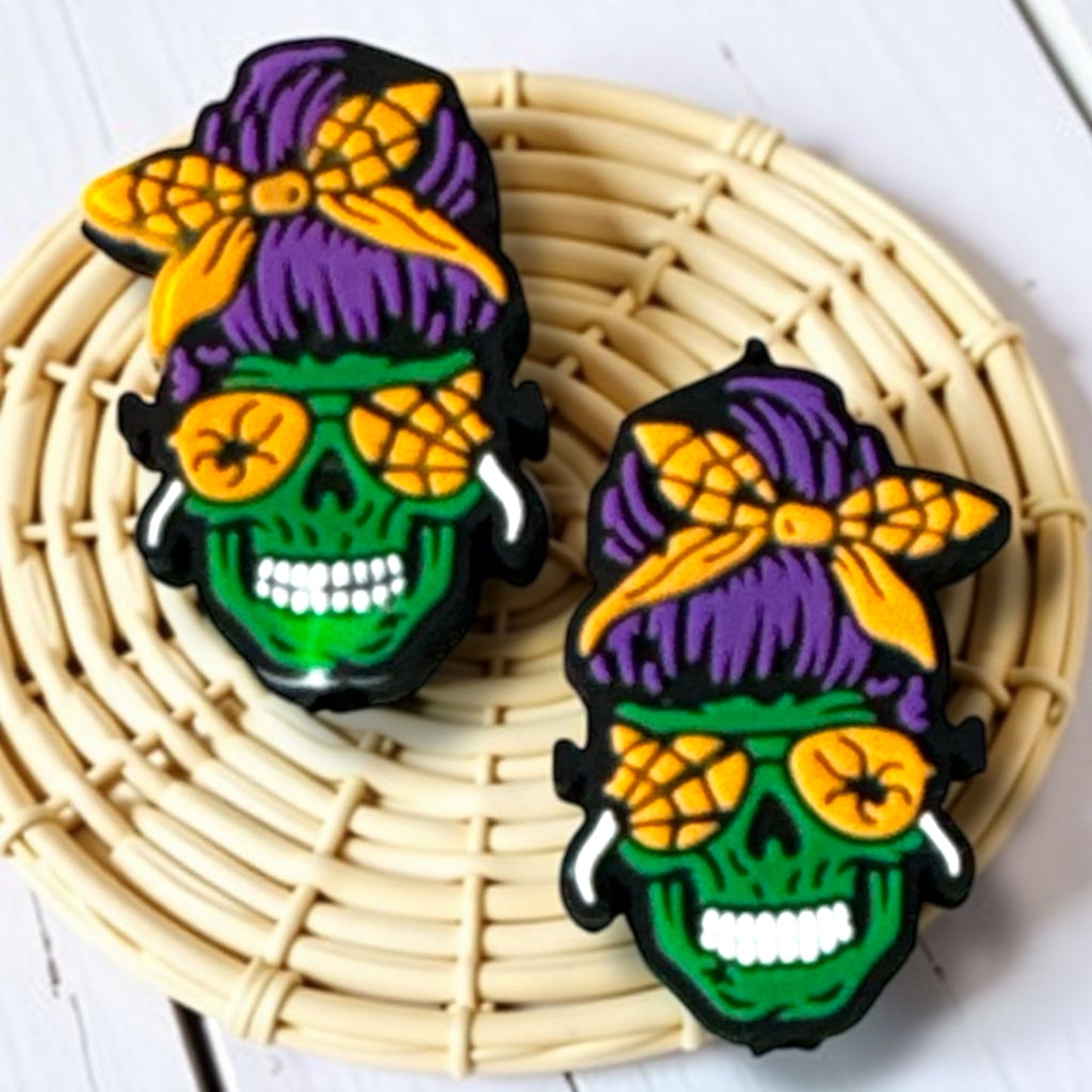 h976- "Mombie" Silicone Focal Bead