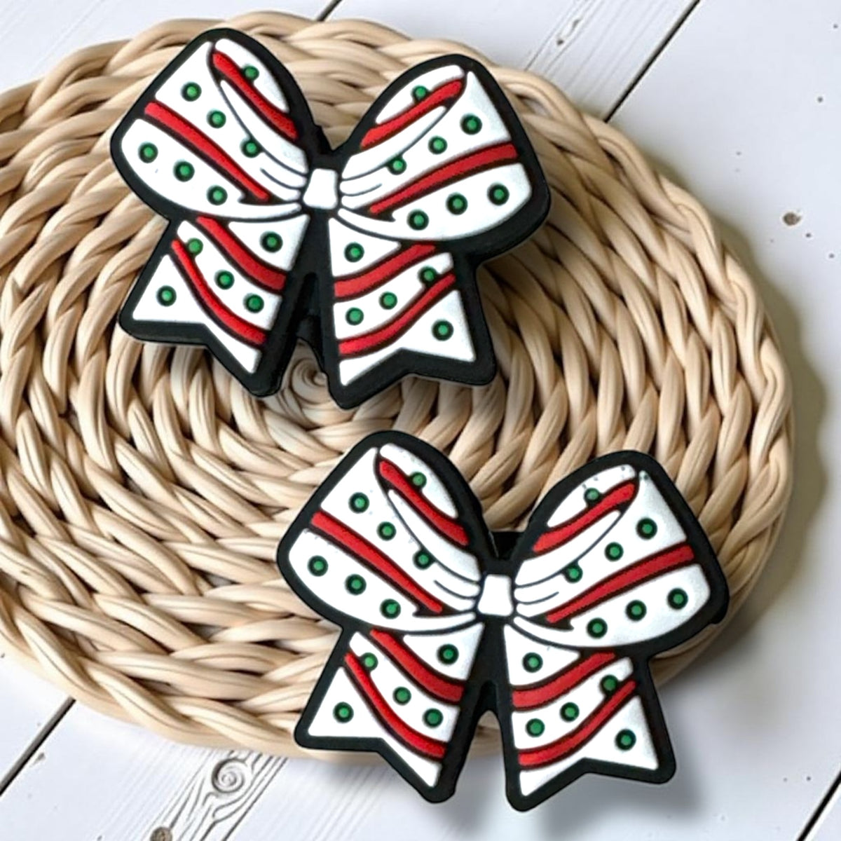 X161- "Christmas Cake Bow" Silicone Focal Bead