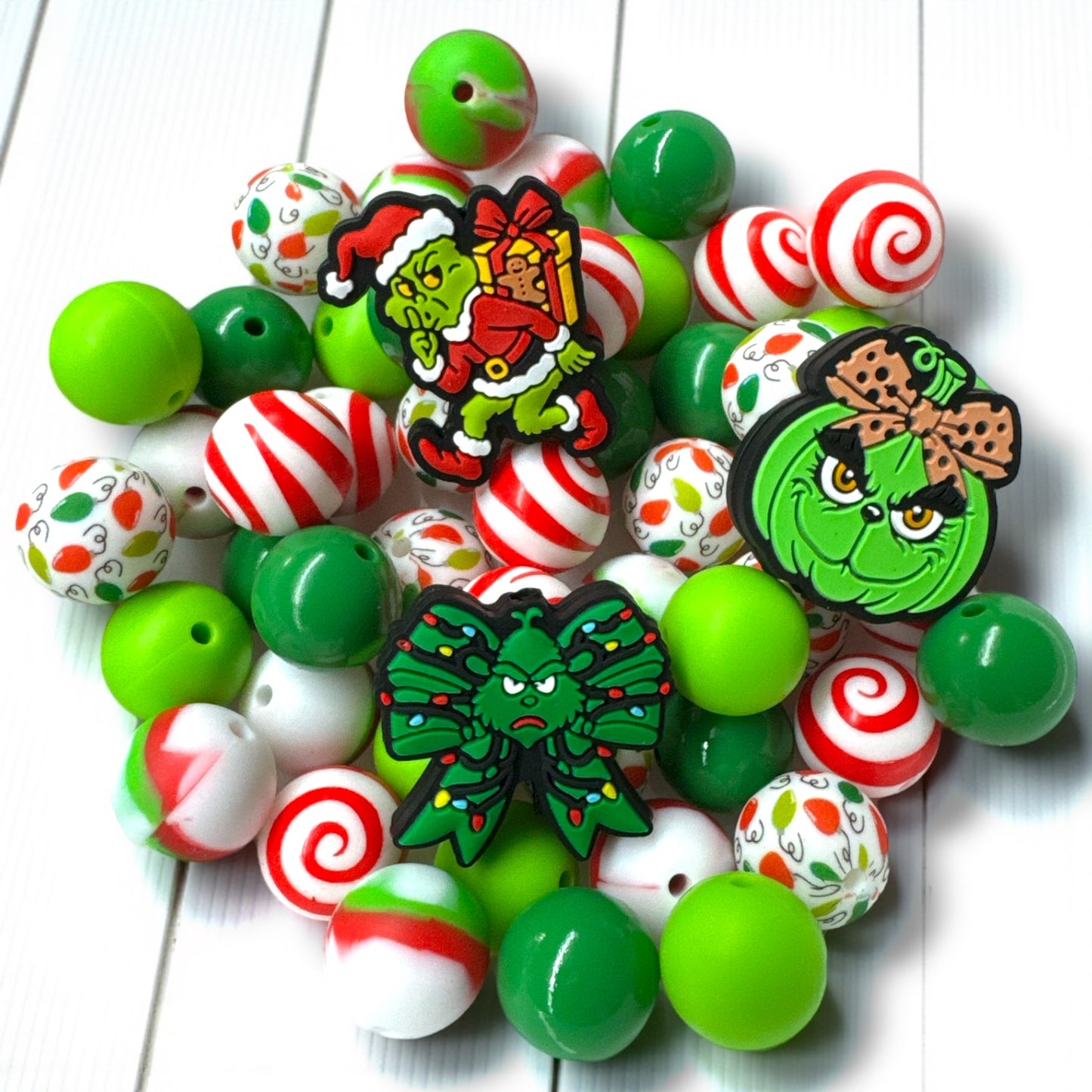 CK- 15-  💚 “Grinchmas” 15mm 53 Count Silicone Bead Mix 💚