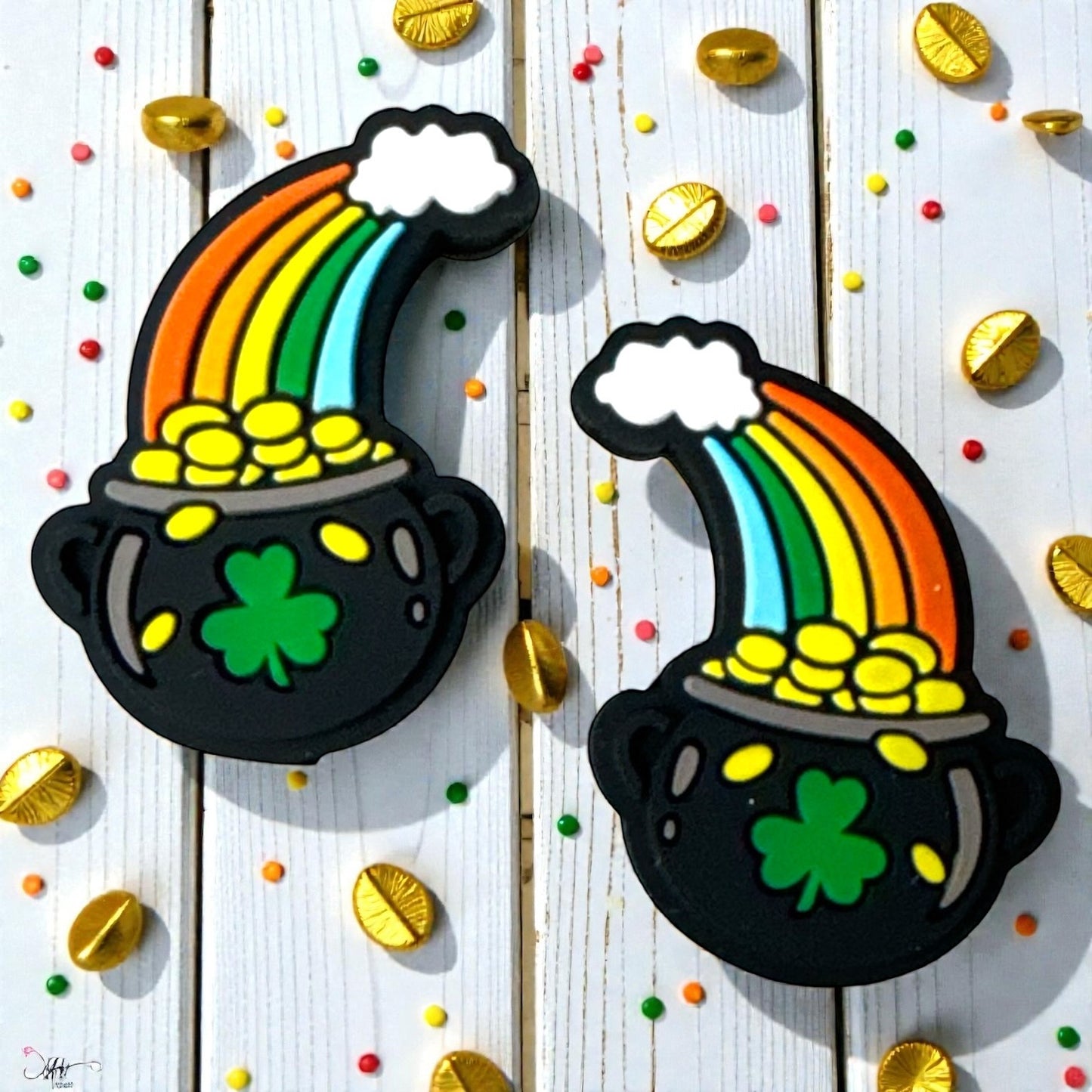 X056-  “Pot Of Gold At The End Of The Rainbow” Silicone Focal Bead (1 Count)