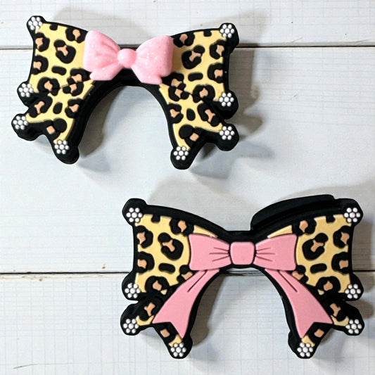 X036-  “Cheetah Bow” Silicone Focal Bead (1 Count)