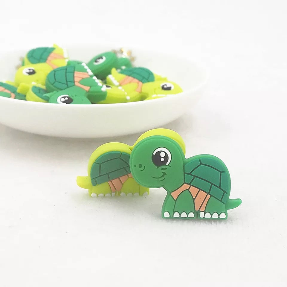 T382  - Green Turtle Silicone Focal  (1 Count)