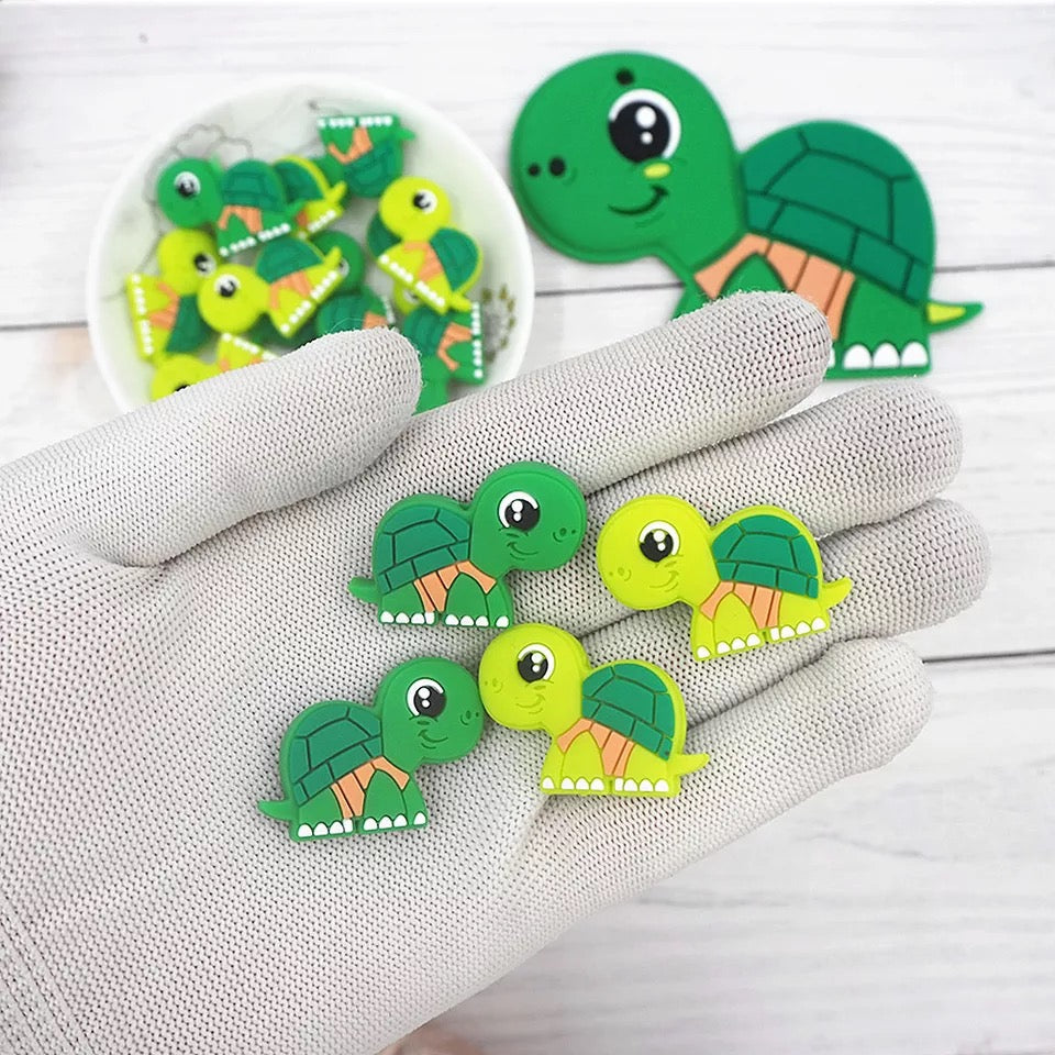 T382  - Green Turtle Silicone Focal  (1 Count)