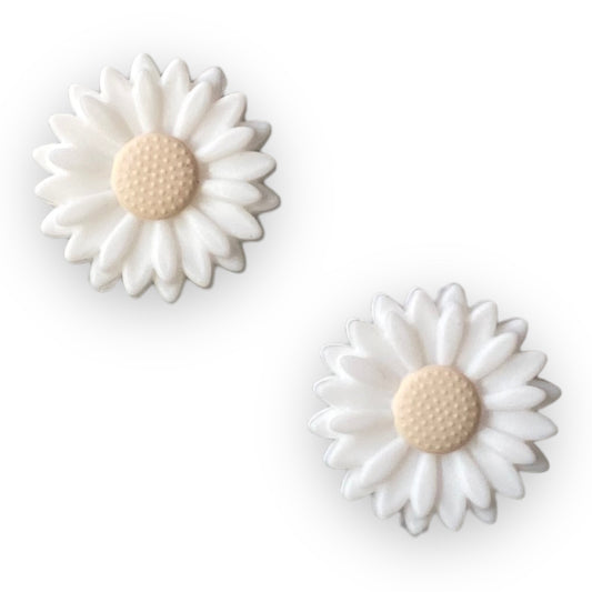 X68 -  22mm White & Cream Flower Silicone (1 Count) Focal Bead